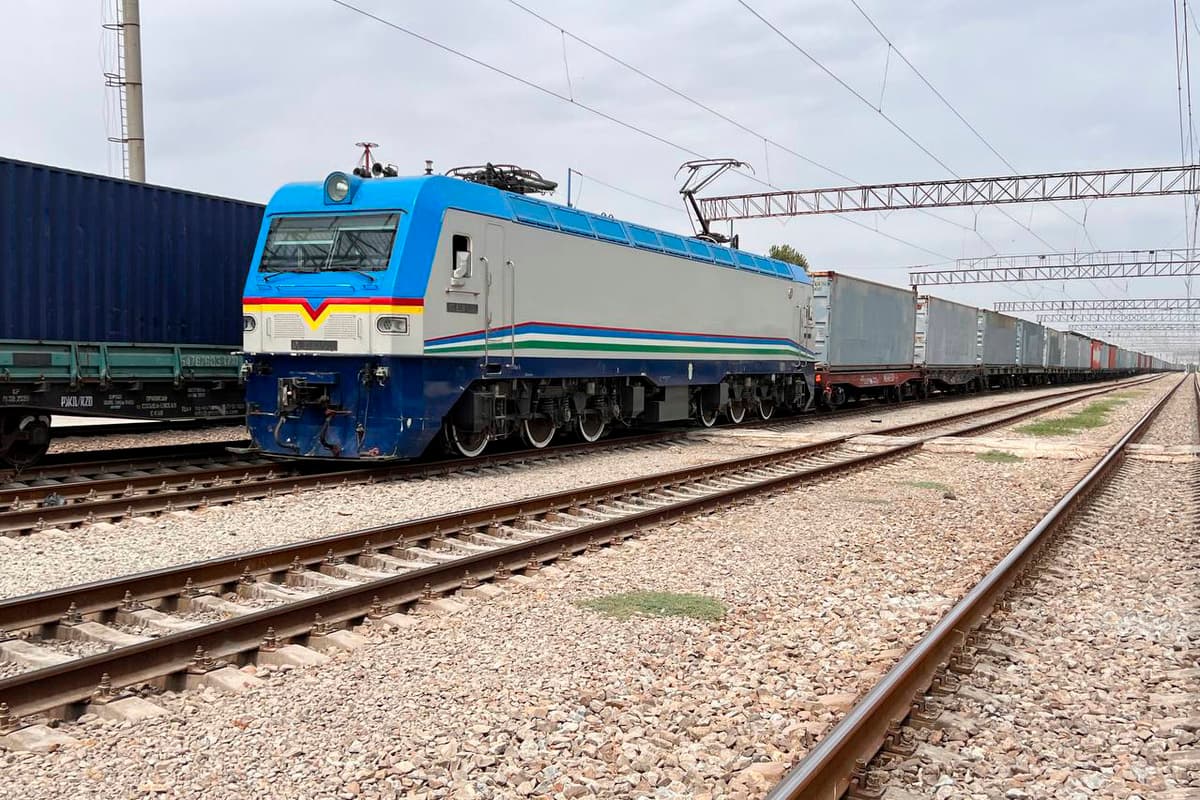 O'zbekiston temir yo'llari freight locomotive